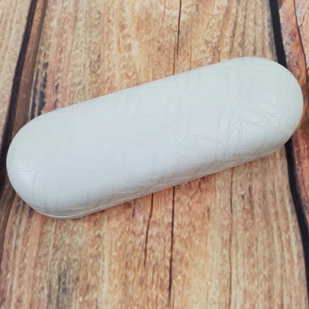 Oakley Classic White Signature "O" Logo Hard Clamshell Glasses Sunglasses Case